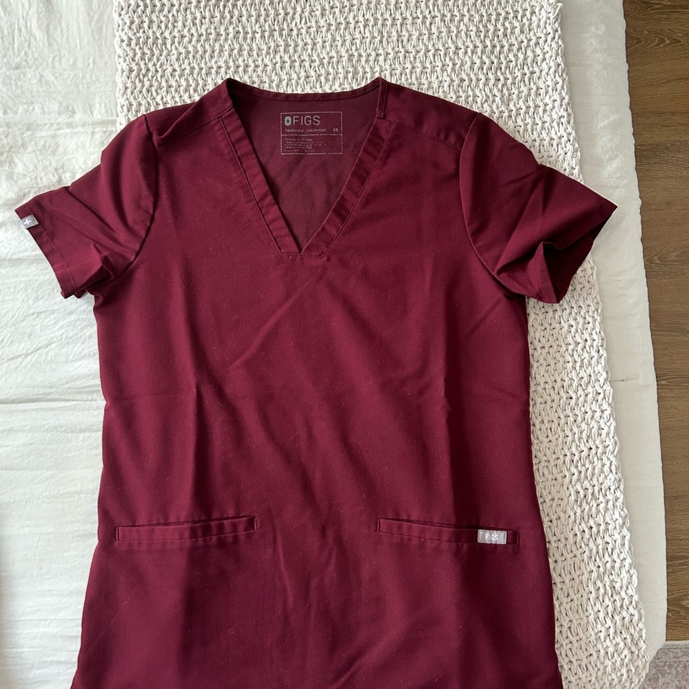 Figs Women's Short Sleeve V-Neck Top in Deep Burgundy